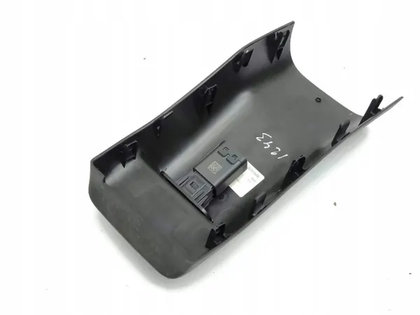 Jeep Avenger 2024 Heck-USB-Anschluss OEM 07357698430 image 3