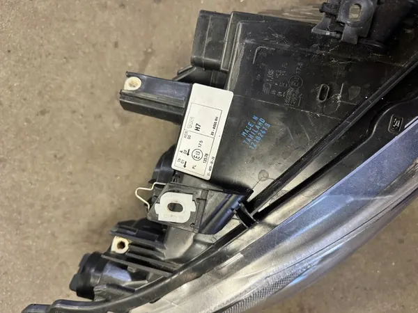 BMW 3 E90 E91 Farol Direito TYC 20-0655-05-2 image 2