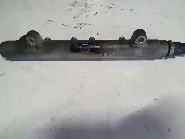 Honda OE 0445214051 Einspritzschiene - Gebraucht image 2