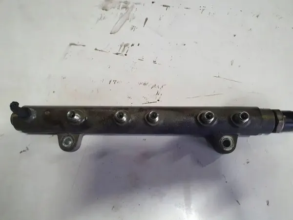 Honda OE 0445214051 Einspritzschiene - Gebraucht image 5