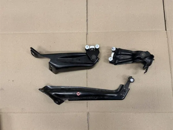 Jeu de rouleaux OEM R2X6-V25028-AC porte coulissante droite image 3