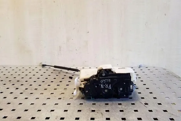 Rechtes vorderes Türschloss VW GOLF IV VARIANT 3B1837016AD image 2