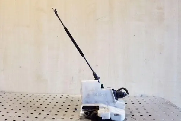 Rechtes vorderes Türschloss VW GOLF IV VARIANT 3B1837016AD image 3