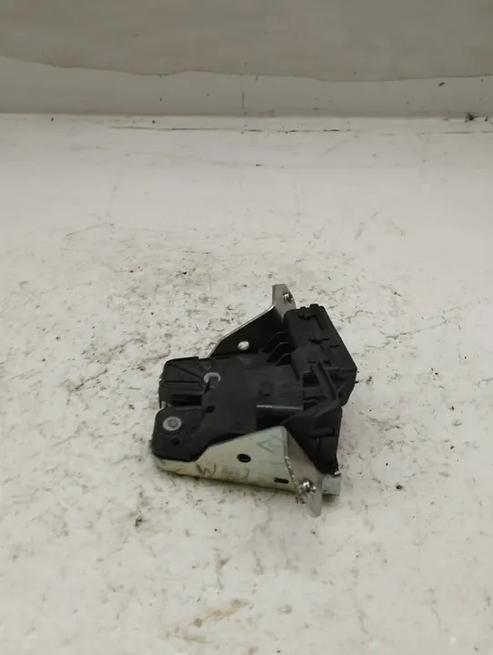 MERCEDES A35 W177 AMG Bagagelås A0997400400 image 3