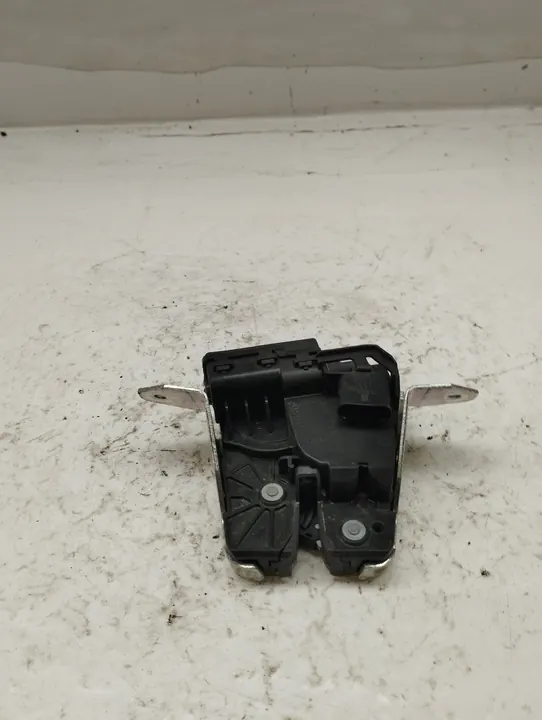 MERCEDES A35 W177 AMG Bagagelås A0997400400 image 4