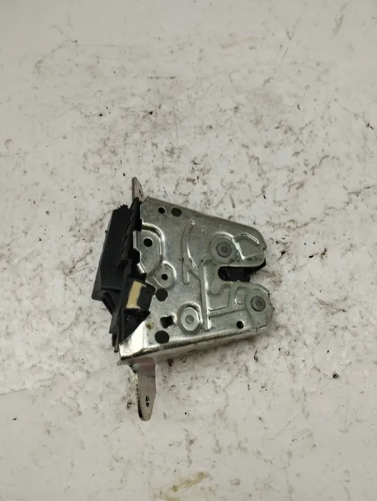 MERCEDES A35 W177 AMG Bagagelås A0997400400 image 6