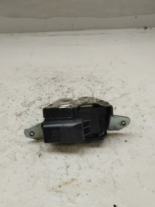 MERCEDES A35 W177 AMG Bagagelås A0997400400 image 7