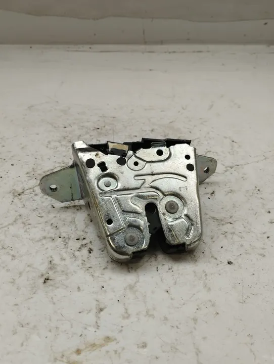 MERCEDES A35 W177 AMG Bagagelås A0997400400 image 9