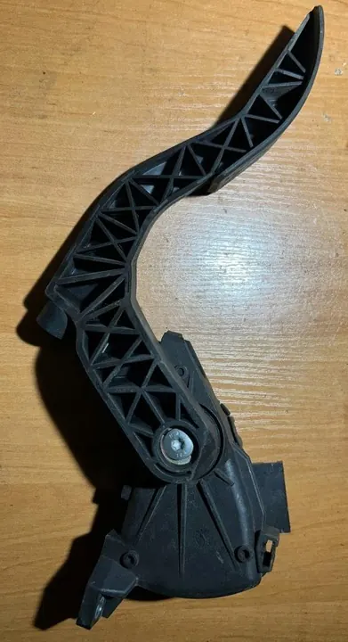 Gaspedaal AUDI A4 AVANT 2.5L diesel 2004 OEM 8E1721523B image 4