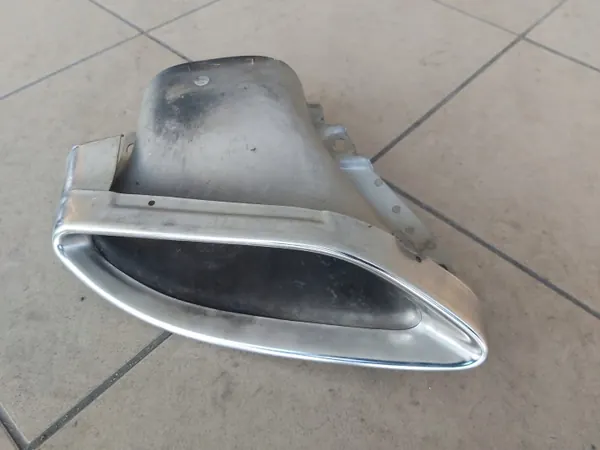 Mercedes-Benz SLK R172 Terminal de escape derecho OEM A1724900527 image 2