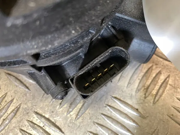 Mercedes Bränslefilterhus OEM A6540900652 image 3