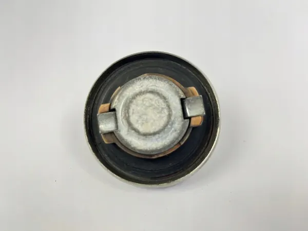 Polttoainesäiliön korkki Mercedes W124 W201 R107 W140 W126 W123 R129 image 5
