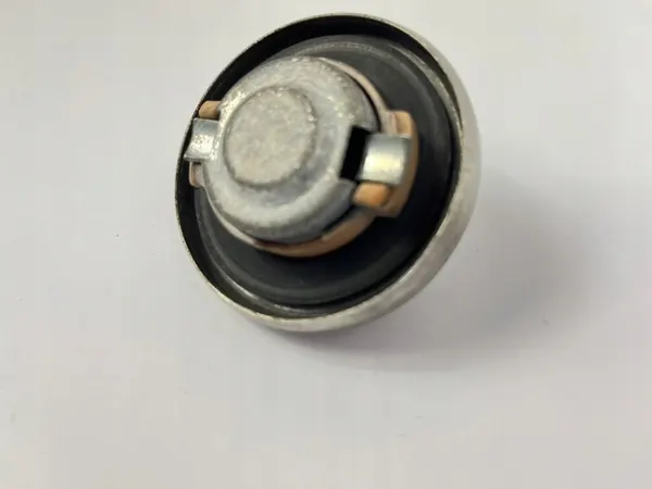 Polttoainesäiliön korkki Mercedes W124 W201 R107 W140 W126 W123 R129 image 6