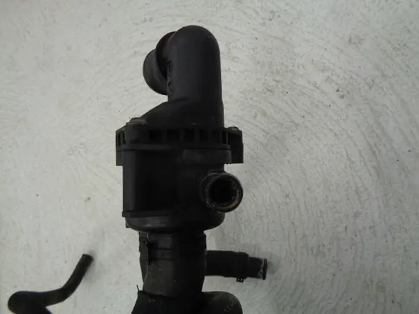 Jaguar XF 3.0D Thermostat Conduit d'Eau OEM 9X23-8A586-AD image 4