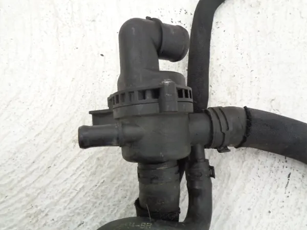 Jaguar XF 3.0D Thermostat Conduit d'Eau OEM 9X23-8A586-AD image 5