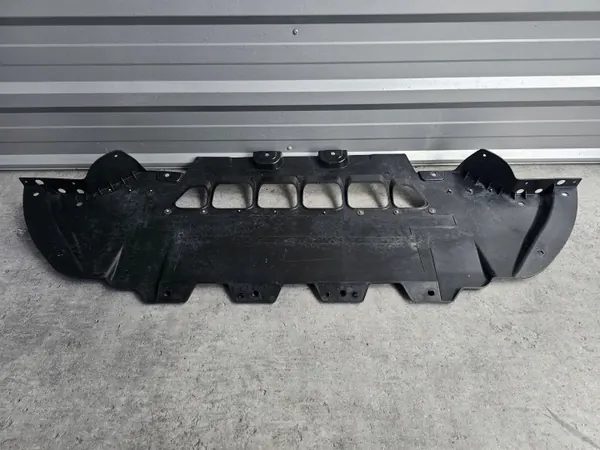Placa protectora parachoques Maserati Ghibli OEM 670001748 image 3