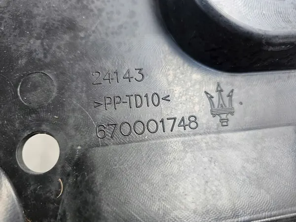Placa protectora parachoques Maserati Ghibli OEM 670001748 image 4