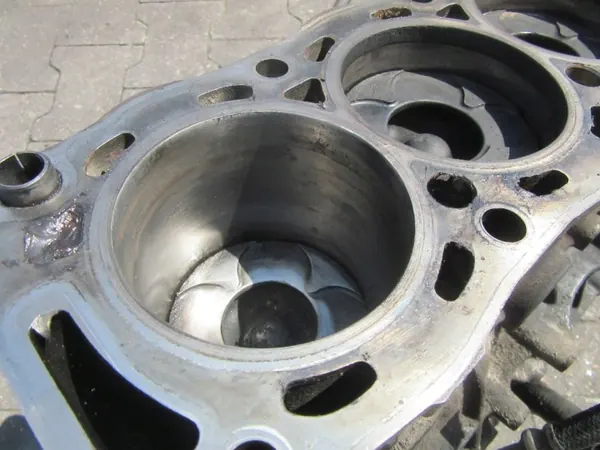 Suzuki Grand Vitara I 2.0HDI Motorblock-Set - Gebraucht image 6