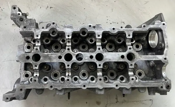 Culata RENAULT TRAFIC VIVARO 2.0 DCI 114KM OEM image 2