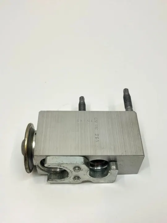 Soupape de radiateur A/C OEM A2318300284 Mercedes-Benz image 3