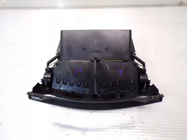 Grille centrale d'aération Mercedes W211 Lift OEM image 3