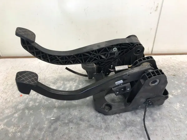 Kytkin Jarrupoljin OEM 2N1721031 VW Crafter image 3