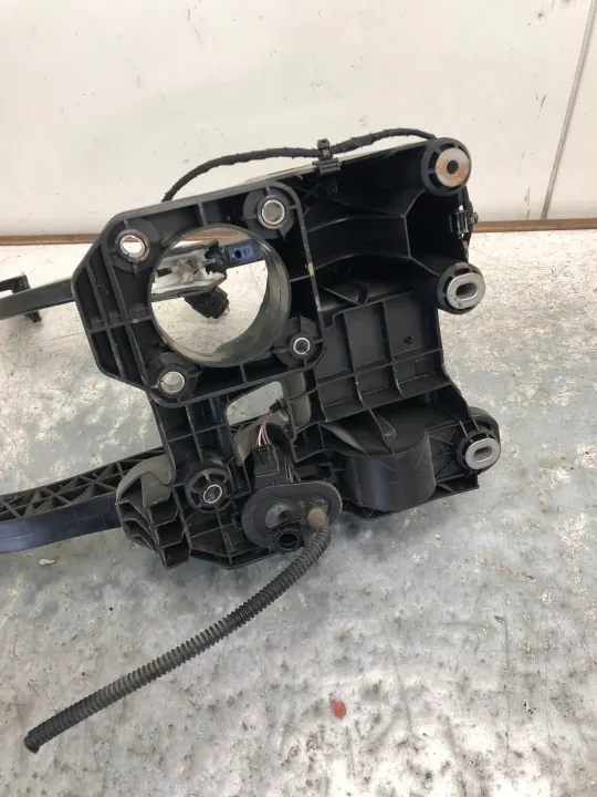 Kytkin Jarrupoljin OEM 2N1721031 VW Crafter image 4