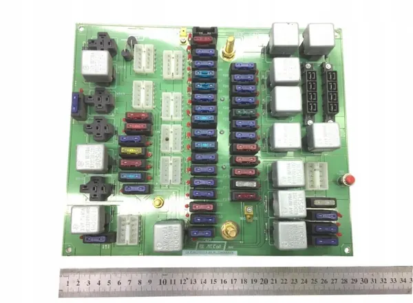 Placa de fusíveis Scania OEM 77700727 - Estado usado image 2