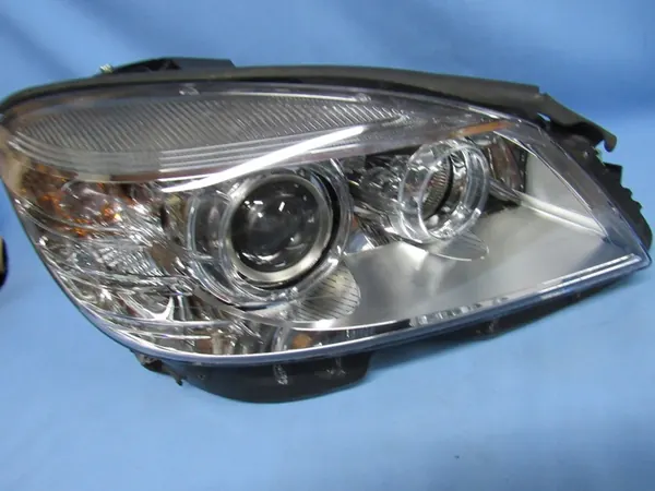 Rechter Mercedes W204 Pre-Facelift Bi-Xenon Koplamp image 4