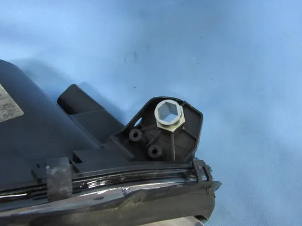 Rechter Mercedes W204 Pre-Facelift Bi-Xenon Koplamp image 6