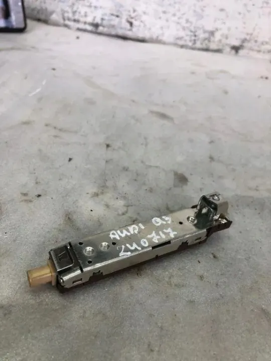 Audi Q3 antennivahvistin OEM 83A035225B image 2