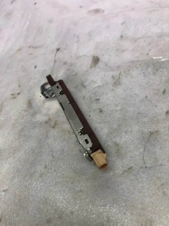 Audi Q3 antennivahvistin OEM 83A035225B image 3