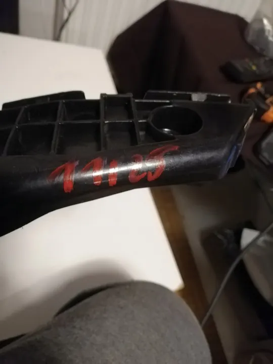 Auris I 06-12 Supporto paraurti anteriore sinistro image 3