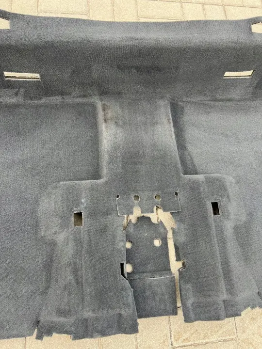 Tapis arrière BMW E53 noir - Pièce d'origine usagée image 3
