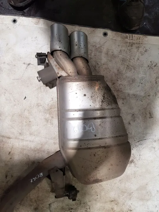 Silenciador BMW OEM 8510381 para F10 F11 2.0D image 8