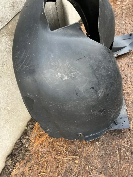 LEON II Front Left Wheel Arch 1P0809957 OEM image 2