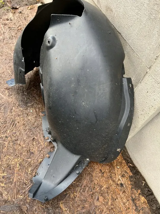 LEON II Front Left Wheel Arch 1P0809957 OEM image 3