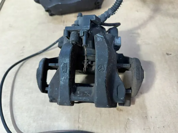 Jarrusatulat Etu Taka Vasen Oikea Mercedes SL R230 W230 OEM image 5