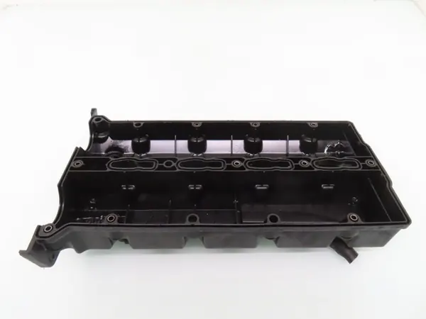 Venttiilikansi OEM 0K55110220 Kia Carnival 2.9 TD:lle image 3