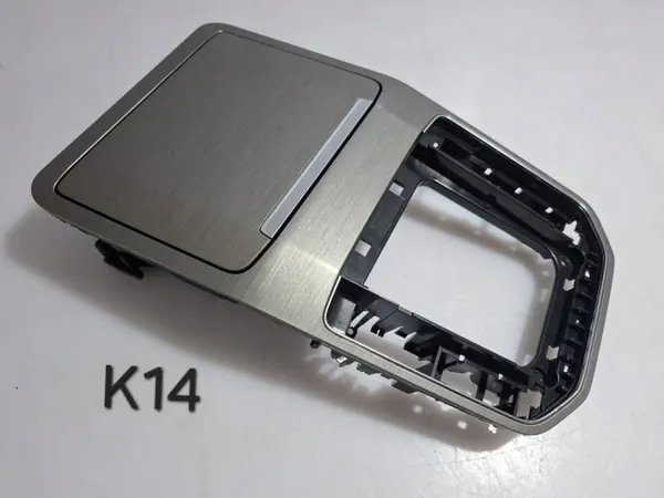 OEM 517863284A Voorste tunnelasbak voor VW Golf Sportsvan image 2