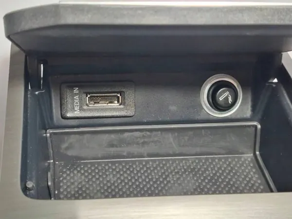 OEM 517863284A Voorste tunnelasbak voor VW Golf Sportsvan image 7