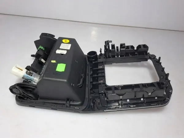 OEM 517863284A Voorste tunnelasbak voor VW Golf Sportsvan image 8