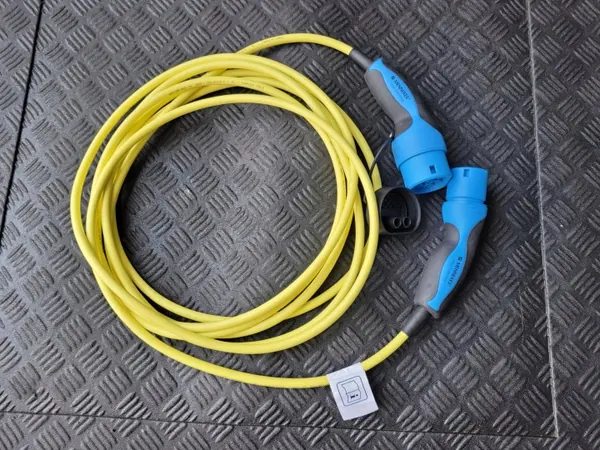 Câble de charge Mercedes OEM KABEL PRZEWOD LADOWANIA image 2