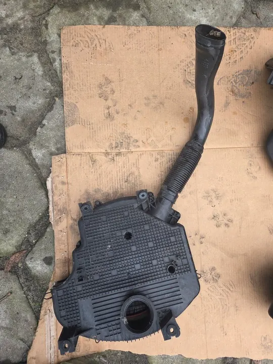 Dacia Sandero I 1.6 8v Ilmansuodattimen Kotelo + Imuletku OEM image 3