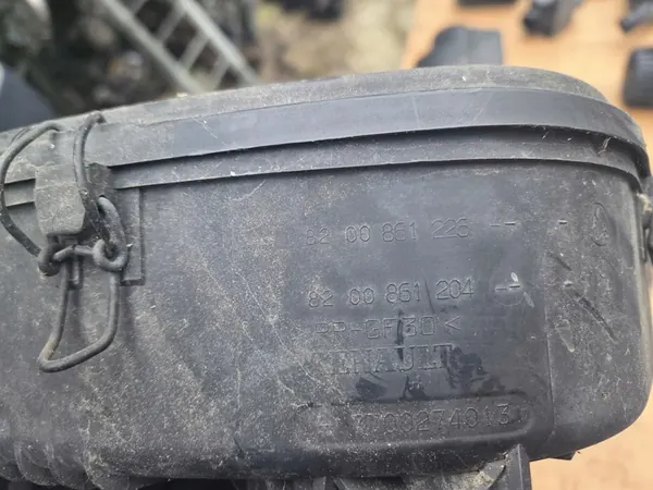 Dacia Sandero I 1.6 8v Ilmansuodattimen Kotelo + Imuletku OEM image 5