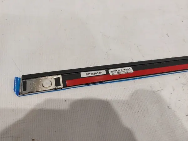 Chrysler Pacifica Skjutdörrslist OEM 68188803AF Vänster image 4