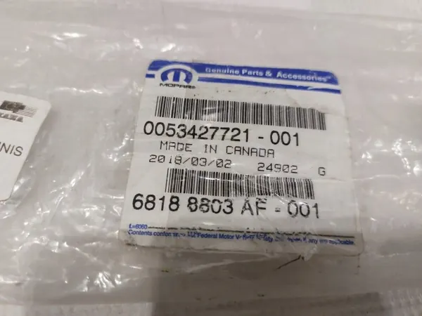 Chrysler Pacifica Skjutdörrslist OEM 68188803AF Vänster image 6
