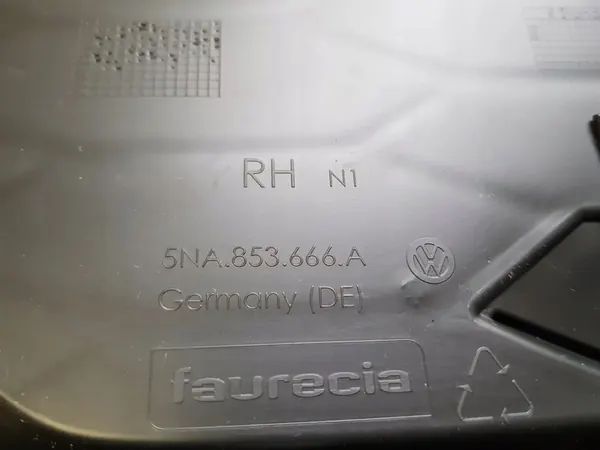 Right Bumper Grille VW Tiguan 2016 > OEM image 4