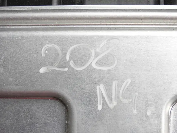 Motorstyrning Peugeot 208 OE 9805895780 image 4