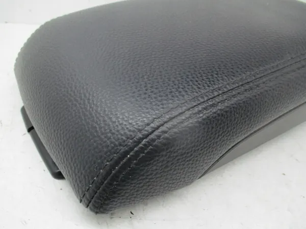 Subaru Legacy 09-14 Lederarmlehne OEM image 7